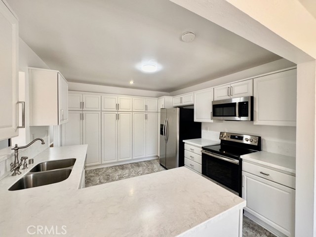 Detail Gallery Image 8 of 40 For 5001 E Atherton St #402,  Long Beach,  CA 90815 - 3 Beds | 2 Baths