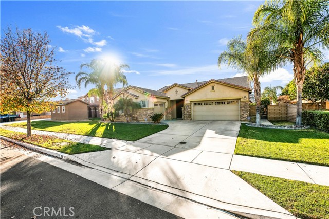 Detail Gallery Image 2 of 36 For 961 Indiangrass Dr, Hemet,  CA 92545 - 4 Beds | 2/1 Baths