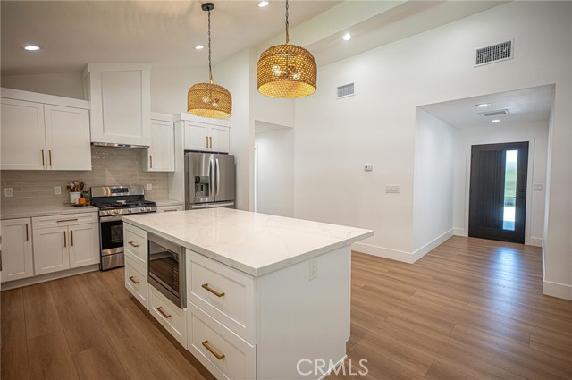 Detail Gallery Image 6 of 49 For 2975 Riverside Dr, Chino,  CA 91710 - 4 Beds | 2 Baths