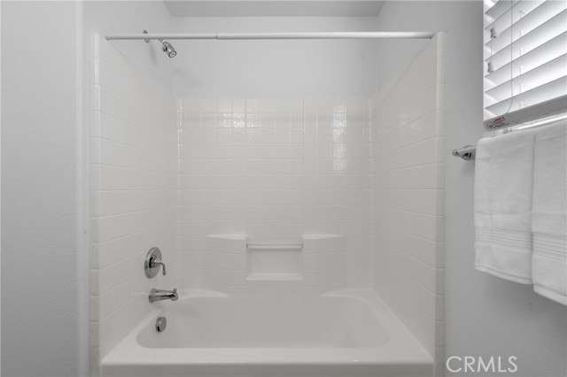 33736 Emerald Creek Court, Temecula CA: https://media.crmls.org/medias/7c9f8510-7135-40e5-8626-1fee35d868f0.jpg