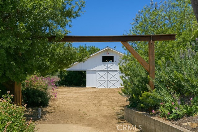 9 Maverick Lane, Rolling Hills CA: https://media.crmls.org/medias/7ca01b28-774a-4023-a574-dcc2de1c508e.jpg