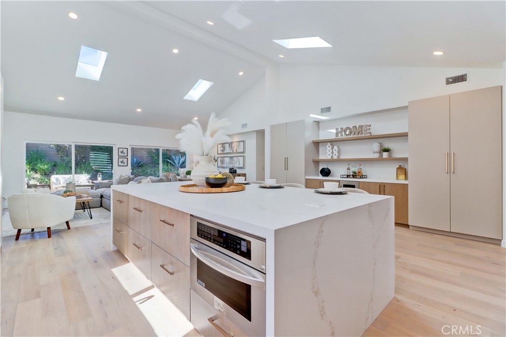 MLS #OC25250919 image #9