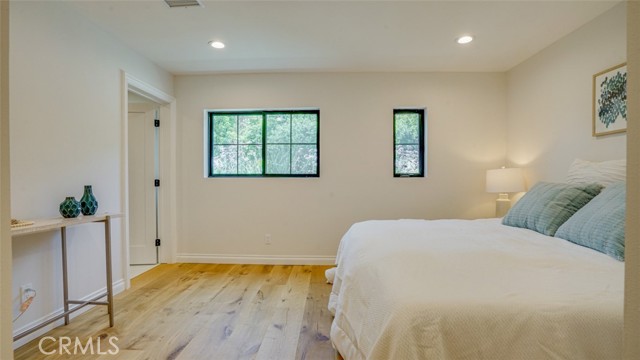 Detail Gallery Image 31 of 57 For 22914 Gershwin Dr, Woodland Hills,  CA 91364 - 5 Beds | 4/1 Baths