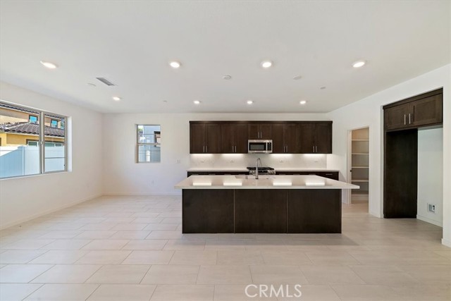 Detail Gallery Image 2 of 25 For 3809 Crossen Dr, Corona,  CA 92883 - 4 Beds | 3 Baths