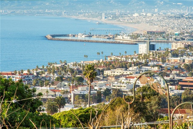 Detail Gallery Image 45 of 48 For 229 via Pasqual, Redondo Beach,  CA 90277 - 4 Beds | 4 Baths