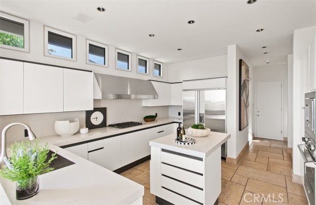 Detail Gallery Image 40 of 60 For 1535 Dolphin Terrace, Corona Del Mar,  CA 92625 - 3 Beds | 3/1 Baths