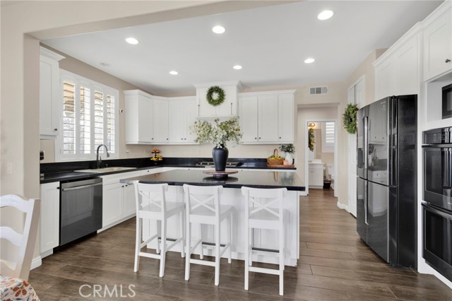 Detail Gallery Image 17 of 48 For 3925 Obsidian, San Bernardino,  CA 92407 - 4 Beds | 3 Baths