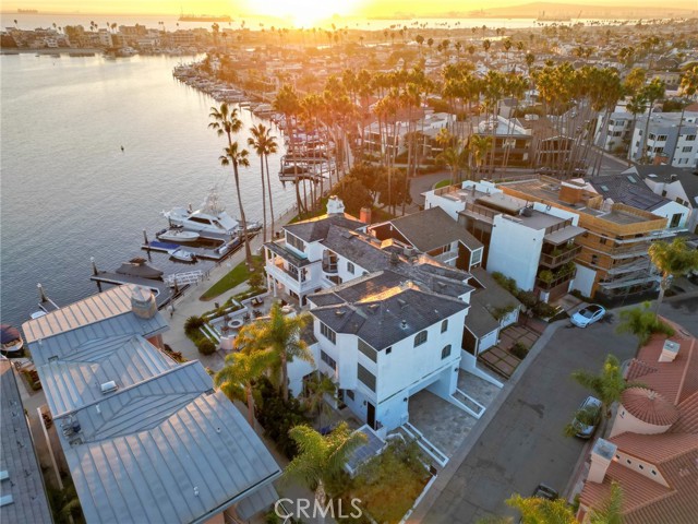 Detail Gallery Image 9 of 60 For 6020 Lido Ln, Long Beach,  CA 90803 - 5 Beds | 8 Baths