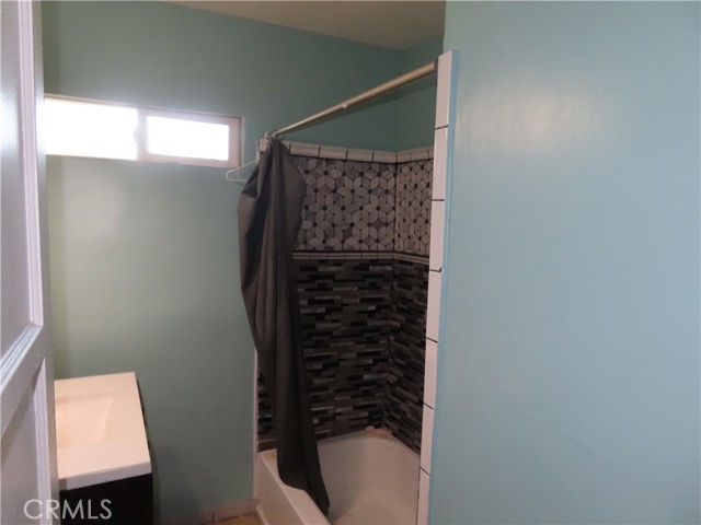 Detail Gallery Image 10 of 16 For 736 E Century, Los Angeles,  CA 90002 - 3 Beds | 2 Baths