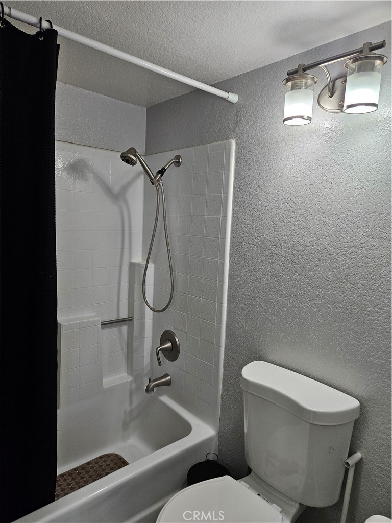 https://media.crmls.org/medias/7ca31d52-6c3d-4f1a-8f2d-e7fcd8538481.jpg?preset=X-Large