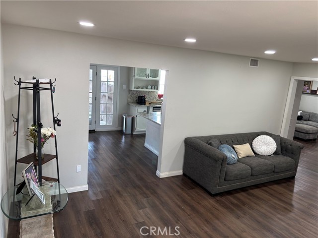 389 E Rancho Road, Corona CA: https://media.crmls.org/medias/7ca347bd-47e5-4048-b319-4a1ef7e8b43f.jpg