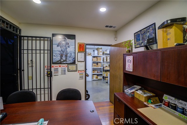 21352 Nordhoff Street, Chatsworth (los Angeles), California 91311, ,Commercial Sale,For Sale,21352 Nordhoff Street,CRSR24012959