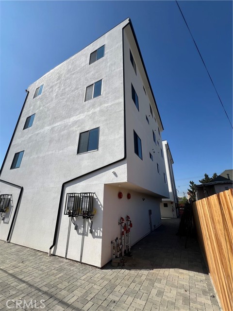 1128 Ardmore, Los Angeles CA: https://media.crmls.org/medias/7ca59f88-095d-480c-9372-4c6c0d199d83.jpg