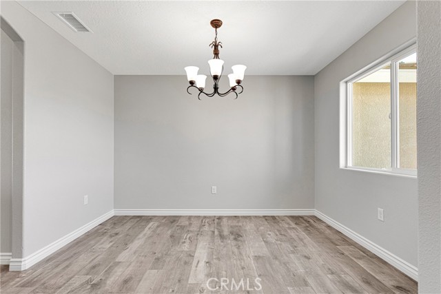 Detail Gallery Image 6 of 39 For 18702 Atlantic St, Hesperia,  CA 92345 - 4 Beds | 2/1 Baths