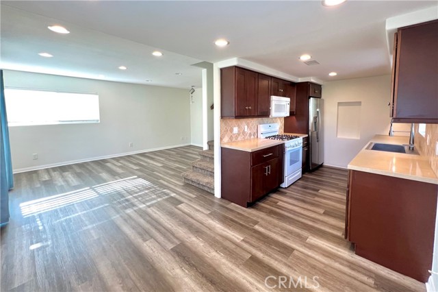 738 Calle Fresno, Thousand Oaks CA: https://media.crmls.org/medias/7ca6543e-5fe4-4ce1-963f-00b3f0d0e7f7.jpg