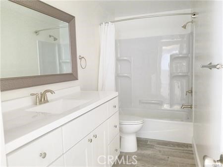 https://media.crmls.org/medias/7ca6c103-40a0-47f6-89b3-977a1e564cf4.jpg?preset=X-Large