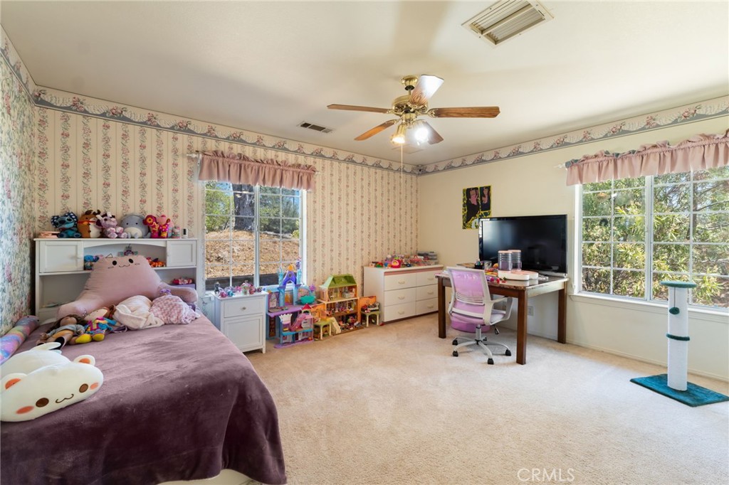 https://media.crmls.org/medias/7ca8032a-1bed-4747-81c2-af70b09797e4.jpg?preset=X-Large