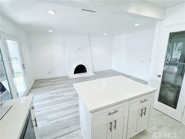 Detail Gallery Image 5 of 32 For 1558 Camelot Dr, Corona,  CA 92882 - 4 Beds | 2/1 Baths