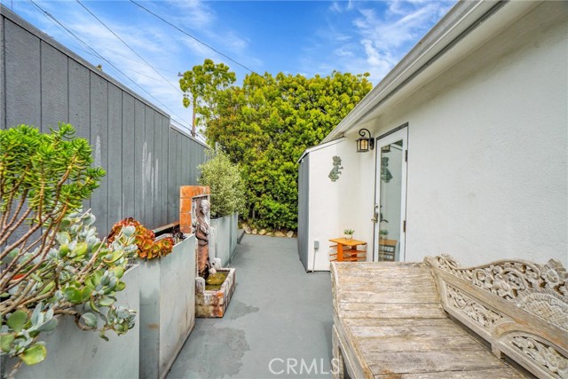 2025 Navy Street, Santa Monica CA: https://media.crmls.org/medias/7ca88c2a-8a13-4bbf-96ef-8ab020eda447.jpg