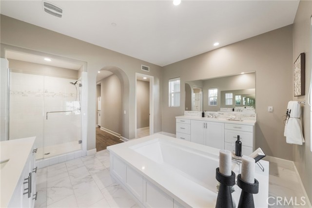 Image 33 of 63 For 20 Tandeo Drive