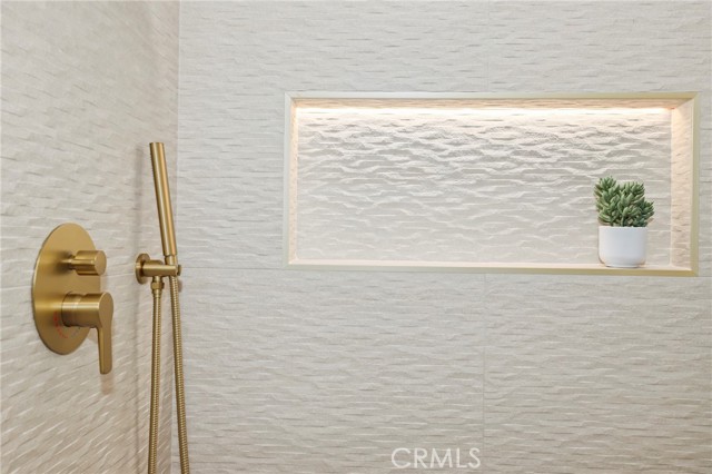 Detail Gallery Image 30 of 47 For 23856 Aetna, Woodland Hills,  CA 91367 - 4 Beds | 3 Baths