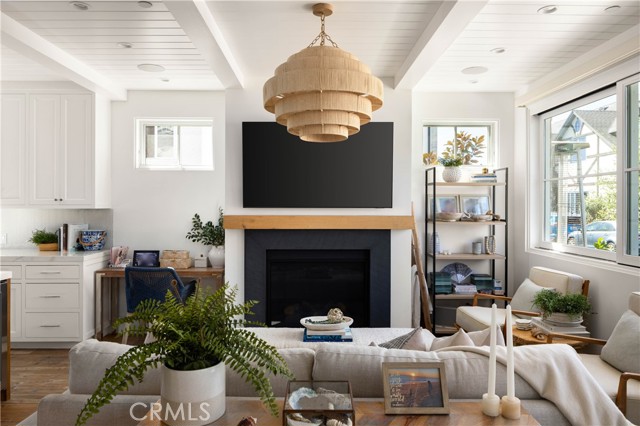 Detail Gallery Image 12 of 65 For 400 40th Street, Newport Beach,  CA 92663 - 7 Beds | 6/2 Baths