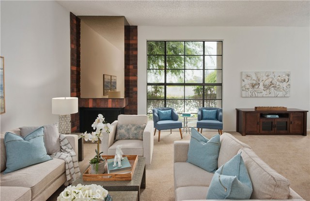 Detail Gallery Image 1 of 1 For 17116 Burbank Bld, Encino,  CA 91316 - 3 Beds | 2/1 Baths