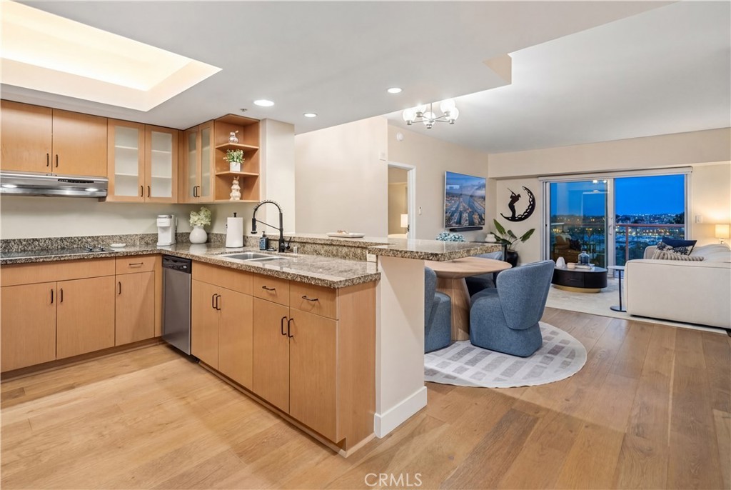 13700 Marina Pointe Drive #816
