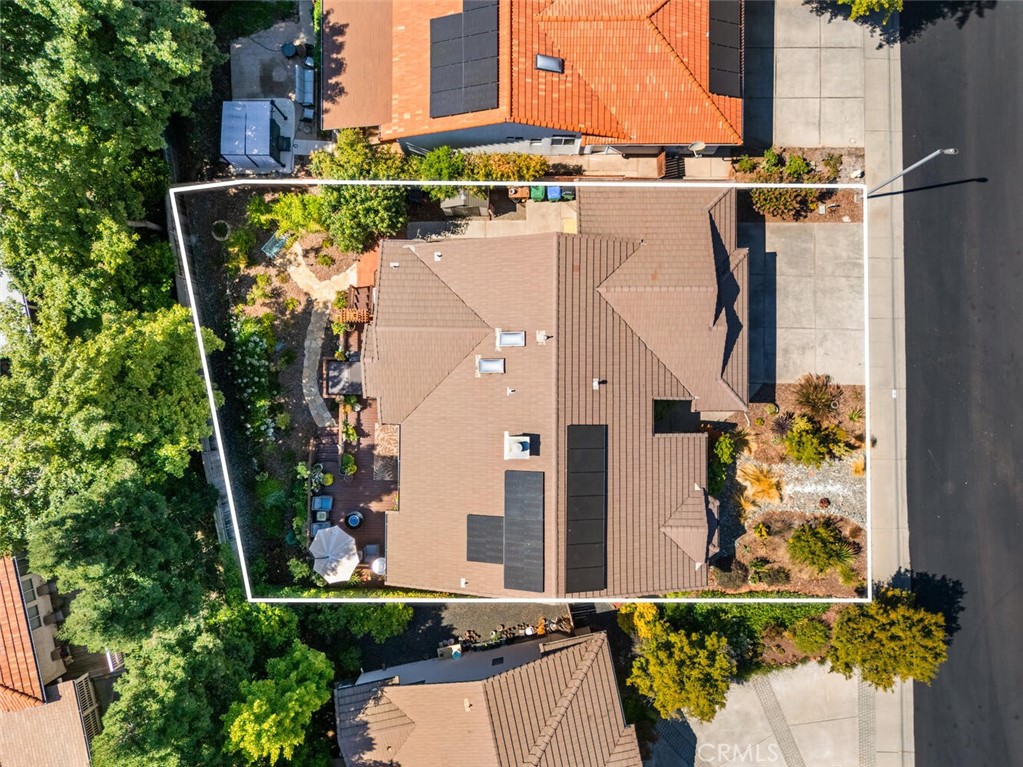 https://media.crmls.org/medias/7cabf4ee-5ee3-4e0c-883b-8b8d8db9b45d.jpg?preset=X-Large