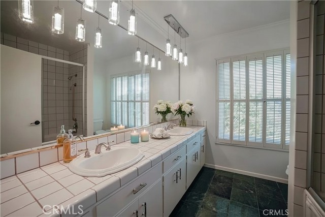 Detail Gallery Image 12 of 22 For 3551 Westfall Dr, Encino,  CA 91436 - 4 Beds | 2/2 Baths