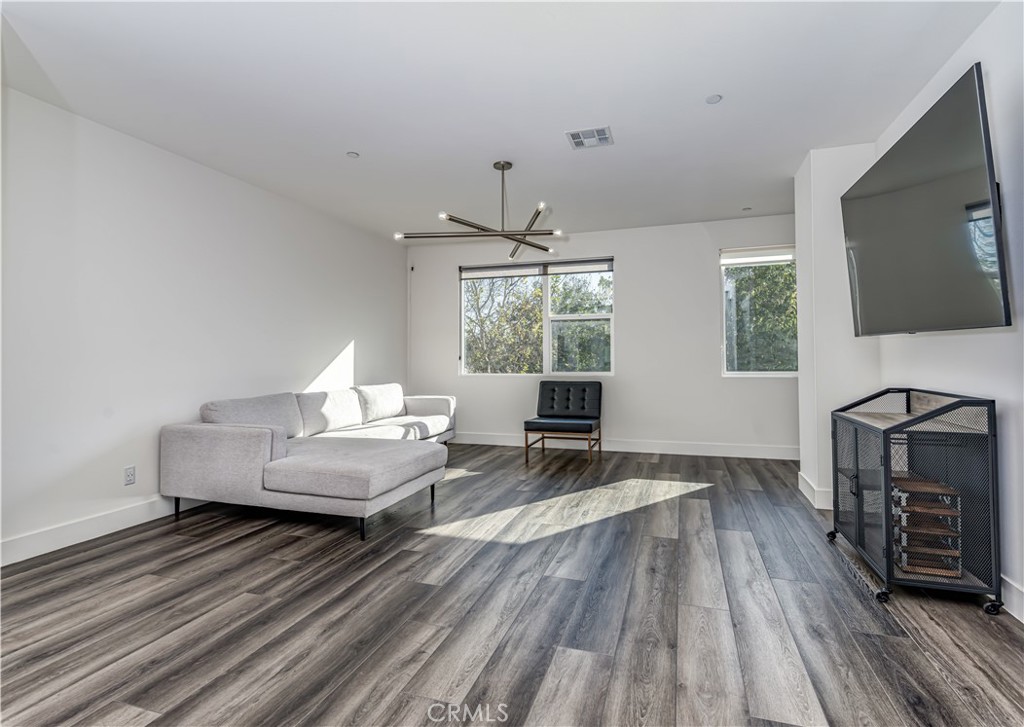 12234 Greenleaf Lane