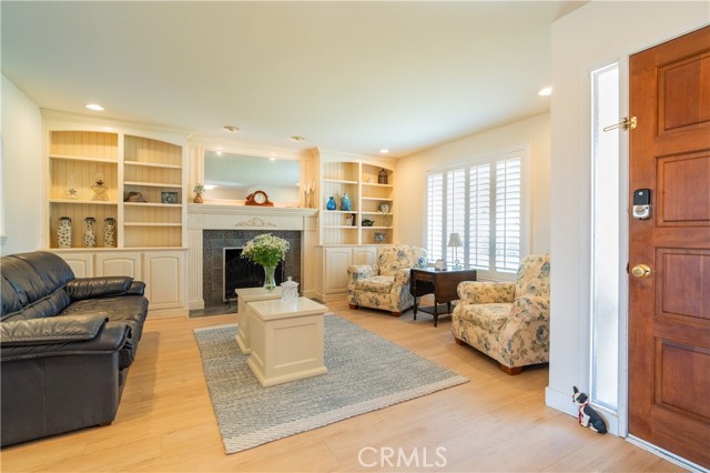 Detail Gallery Image 4 of 43 For 22396 Barbacoa Dr, Saugus,  CA 91350 - 3 Beds | 3 Baths