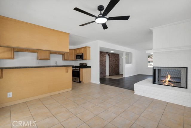 8547 Tampa Avenue, Northridge CA: https://media.crmls.org/medias/7caec80c-a83a-4f3b-b9c4-64efb280196b.jpg