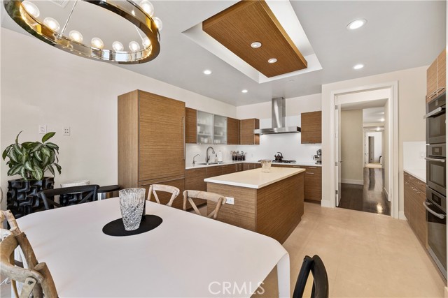 10776 Wilshire Boulevard, Los Angeles CA: https://media.crmls.org/medias/7caedf68-bbf1-46d5-90c2-89caf848897c.jpg