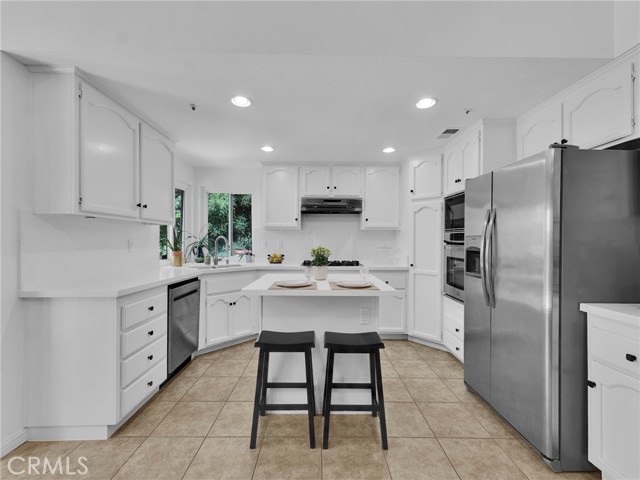 Detail Gallery Image 6 of 43 For 24527 Indian Hill Ln, West Hills,  CA 91307 - 5 Beds | 3 Baths