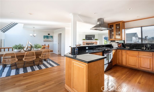 217 Helberta Avenue, Redondo Beach, California 90277, 3 Bedrooms Bedrooms, ,2 BathroomsBathrooms,Residential,Sold,Helberta,SB19278156