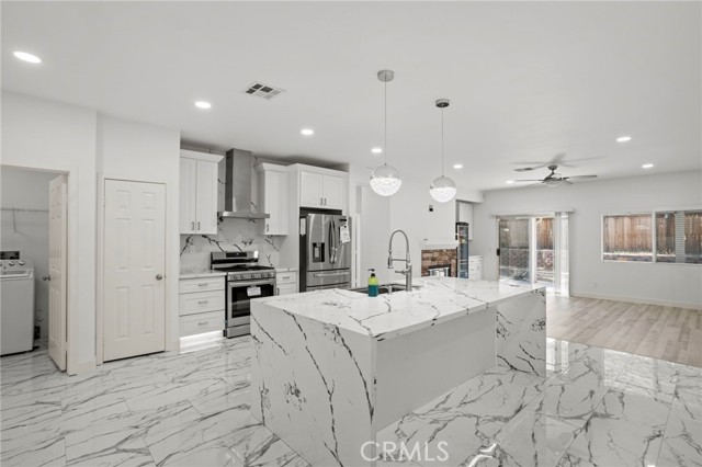 Detail Gallery Image 6 of 23 For 13576 Fern Pine, Victorville,  CA 92392 - 5 Beds | 2/1 Baths