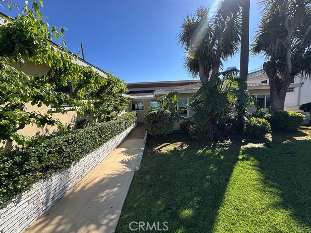 Detail Gallery Image 2 of 9 For 1221 Kings Road, Newport Beach,  CA 92663 - 3 Beds | 2 Baths