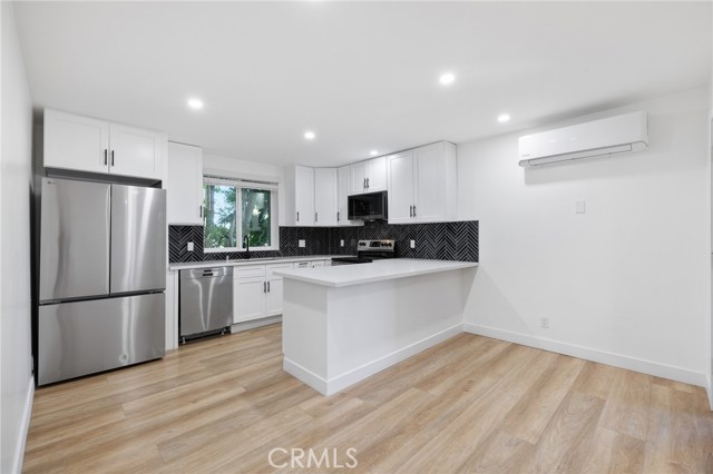 Detail Gallery Image 2 of 18 For 17000 Burbank Bld #301,  Encino,  CA 91316 - 2 Beds | 2 Baths