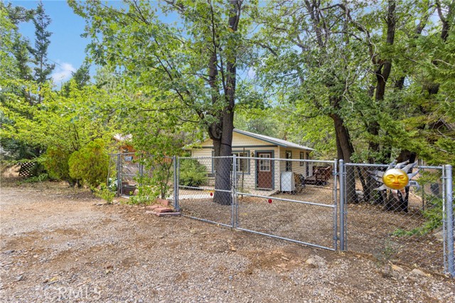 412 San Bernardino Avenue, Sugarloaf CA: https://media.crmls.org/medias/7cb3b748-9dde-4445-88ac-803da778b4c3.jpg