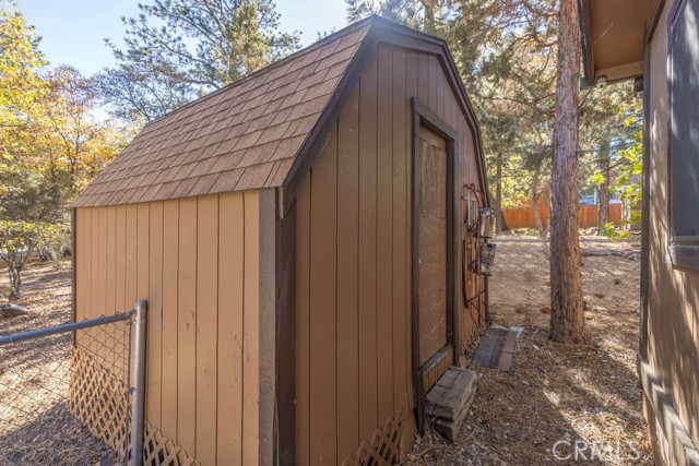 Detail Gallery Image 30 of 31 For 755 Holmes Ln, Sugarloaf,  CA 92386 - 4 Beds | 2/1 Baths