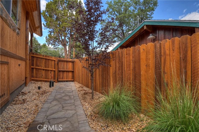 365 Santa Barbara Avenue, Sugarloaf CA: https://media.crmls.org/medias/7cb49852-9654-4472-bbd3-98e885bedc01.jpg