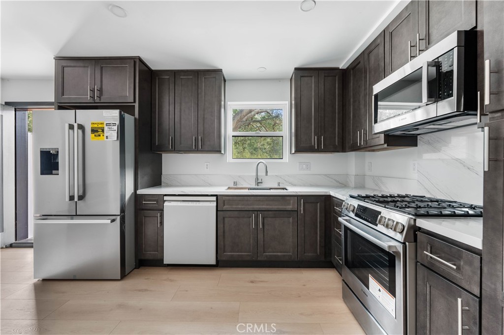 2911 E Chevy Chase DriveGlendale img 14