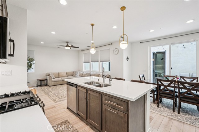 Detail Gallery Image 6 of 38 For 32691 Brunello Way, Temecula,  CA 92591 - 4 Beds | 3 Baths