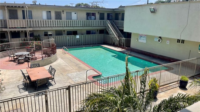3325 Santa Fe Avenue, Long Beach CA: https://media.crmls.org/medias/7cb5b792-6716-49a5-8104-744289bcd938.jpg