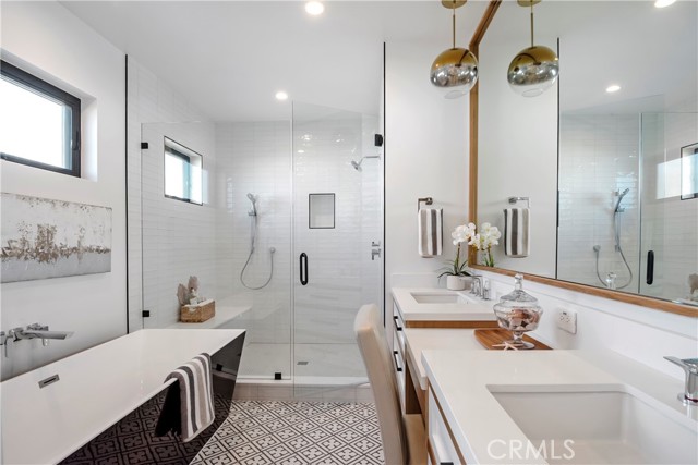 544 Helberta Avenue, Redondo Beach, California 90277, 4 Bedrooms Bedrooms, ,2 BathroomsBathrooms,Residential,Sold,Helberta,SB21084737