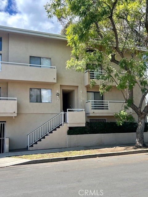 Detail Gallery Image 2 of 32 For 5821 Sylmar Ave #4,  Van Nuys,  CA 91401 - 2 Beds | 2 Baths