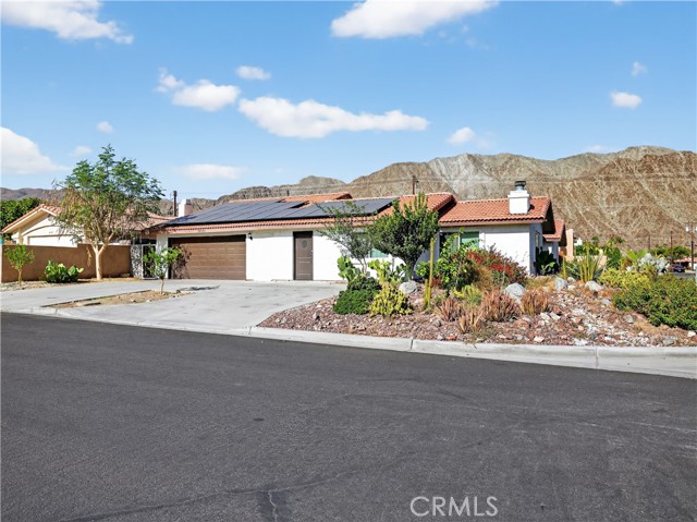 Detail Gallery Image 2 of 34 For 52275 Avenida Vallejo, La Quinta,  CA 92253 - 3 Beds | 3 Baths