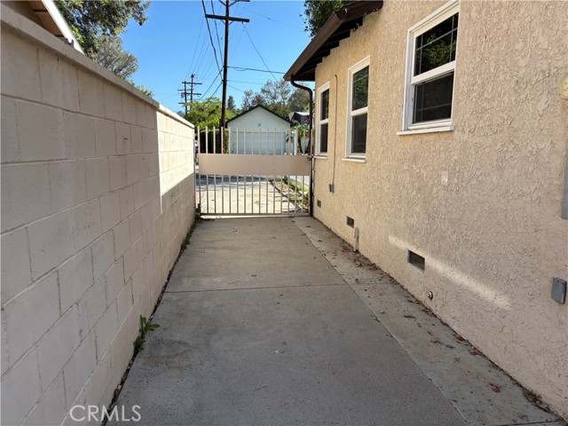 21327 De La Osa, Woodland Hills CA: https://media.crmls.org/medias/7cb835f1-6b48-4e08-93b9-4e38186bd5ef.jpg