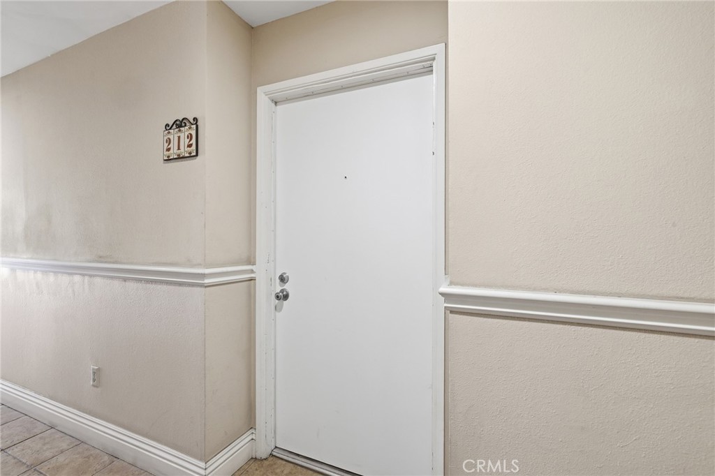 https://media.crmls.org/medias/7cbb9d5b-b988-4fa3-9208-b92602b02be8.jpg?preset=X-Large